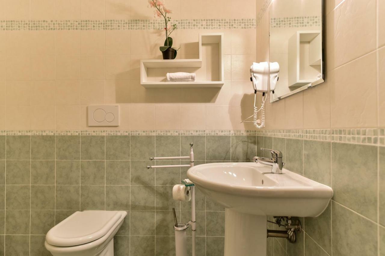 Готель Domus Bella Roma Екстер'єр фото