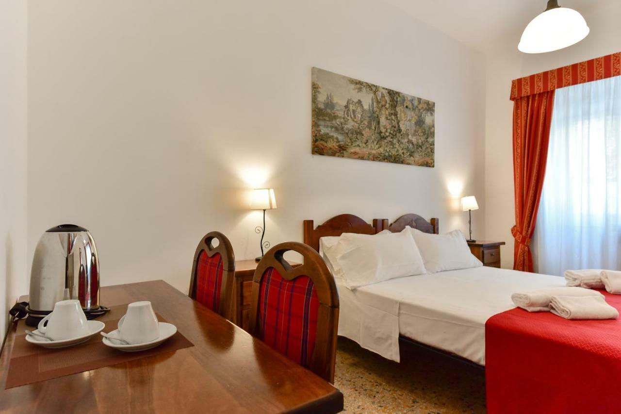 Готель Domus Bella Roma Екстер'єр фото